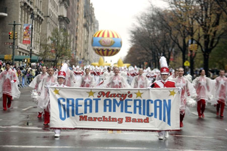 Participants march during the start of the Macy's Thanksgiving Day parade in New York November 23, 2006.