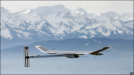 Solar-Powered Plane 太陽(yáng)能飛機(jī)