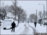 Heavy Snow Hits the UK 大雪襲英國