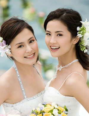 Hong Kong pop duo Twins shot 'wedding' pictures in France. Twins, a Hong Kong-based female Cantopop duo created in the summer of 2001 by Albert Yeung's Emperor Entertainment Group (EEG), is made up of two young ex-models, Charlene Choi Cheuk-Yin (蔡卓妍) and Gillian Chung Yan-Tung (鐘欣桐), who by birth is originally Chung Ka-Lai. (Cri.cn)