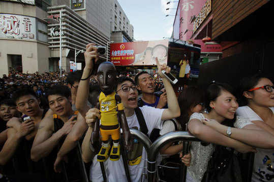 Kobe Byrant meets fans in Shenzhen