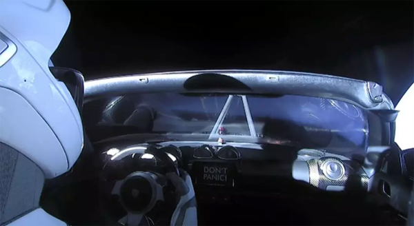 SpaceX獵鷹重型火箭首飛成功！馬斯克的特斯拉跑車上太空了