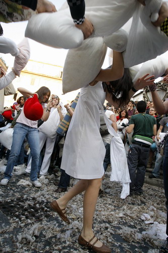 Hundreds fight with pillows