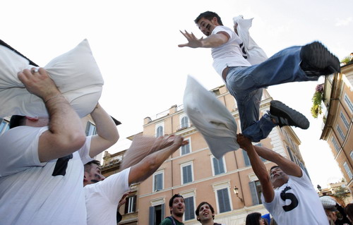 Hundreds fight with pillows