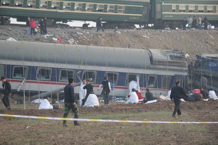 Two trains collide in east China, 70 dies