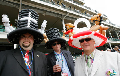 Horse fans display their hats