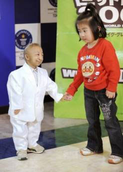 World's shortest man thinks big