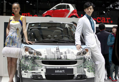 Global auto glitz revs up in Shanghai auto show