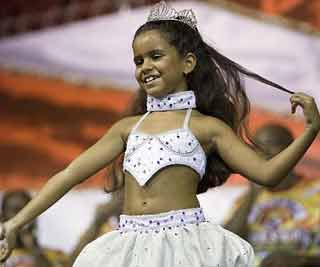 Row over child samba queen<BR>7歲桑巴舞后惹爭(zhēng)議