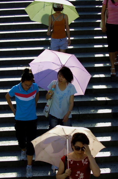 Record high 40.3 C scorches Beijing