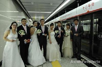 Couples say ‘I do’ in subway wedding