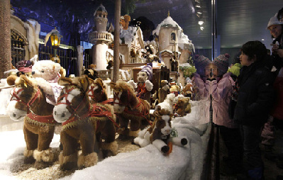 Christmas decorations appealing at Munich market