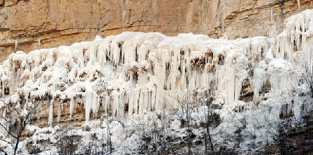 Grand ice fall on mountain cliffs in N China