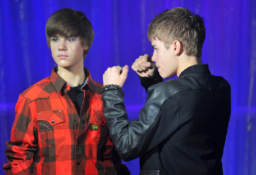 Pop sensation Justin Bieber meets wax double